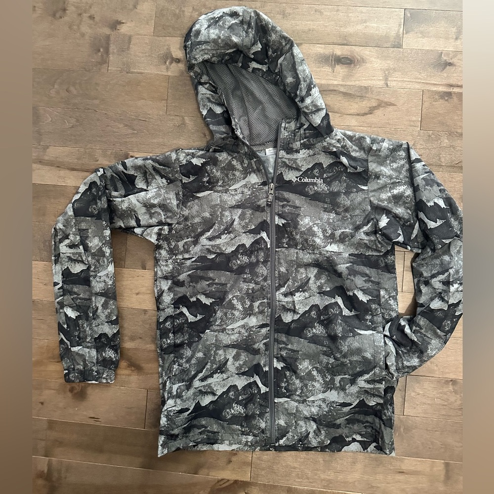 Columbia Gray Camouflage rain Jacket - Youth XL(18/20)